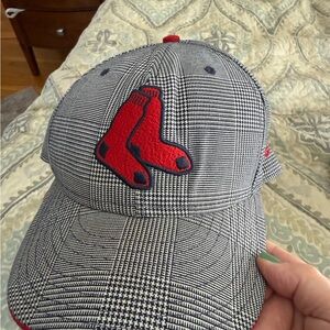 Ladies Red Sox Houndstooth Baseball Cap fitted 7 5/8